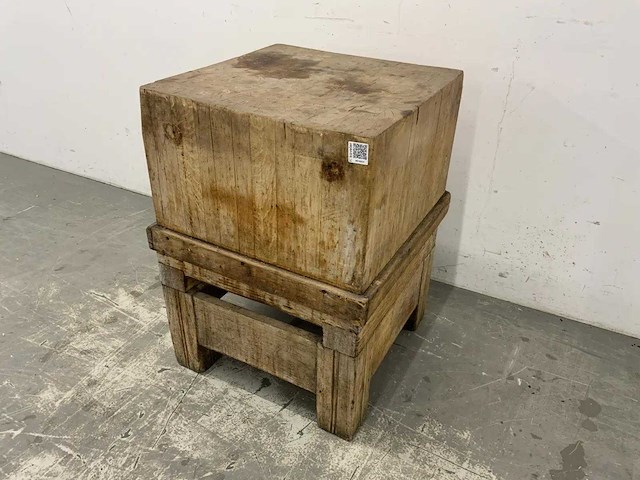 Decoratief antiek hakblok - afbeelding 1 van  4