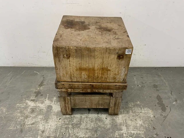 Decoratief antiek hakblok - afbeelding 2 van  4