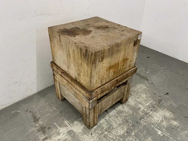 Decoratief antiek hakblok - afbeelding 4 van  4