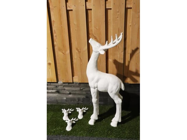 Decoratief beeld van een hert - 43x26x102cm incl. 3x hertenkoppen - afbeelding 1 van  4