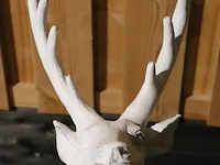 Decoratief beeld van een hert - 43x26x102cm incl. 3x hertenkoppen - afbeelding 3 van  4