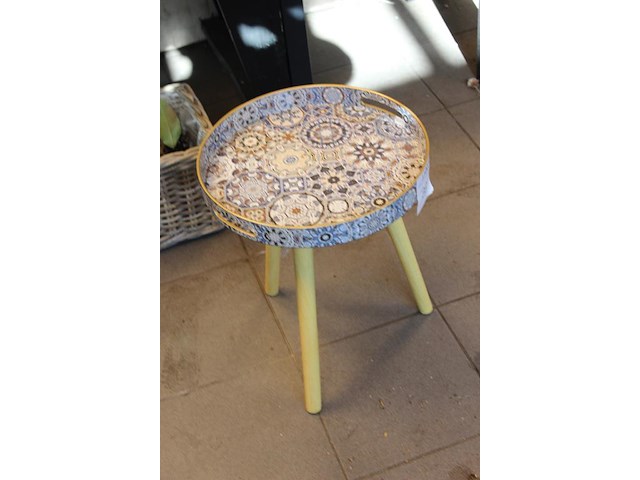 Decoratief bijzettafeltje doorsnede 38 cm. - afbeelding 2 van  2
