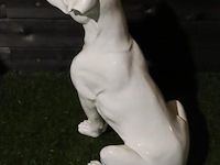 Decoratief kunststof beeld van een hond incl. stenen vaas met kunstbloemen - afbeelding 3 van  5