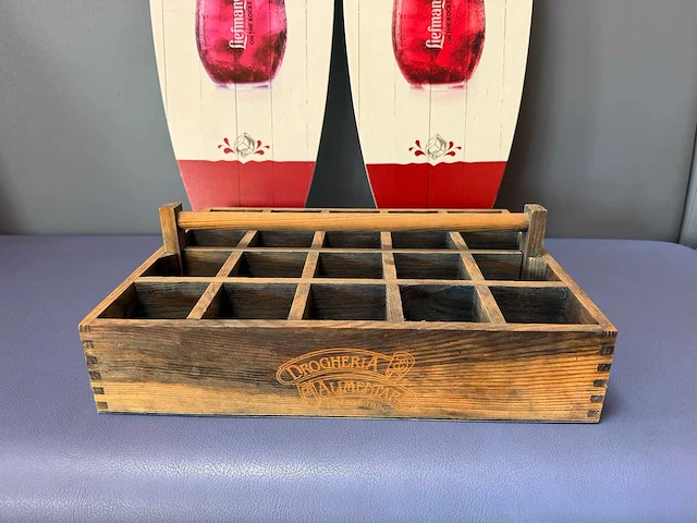 Decoratiemateriaal 2 houten surfplanken liefmans, 1 houten verdeelbak drogheria alimentari - afbeelding 4 van  6