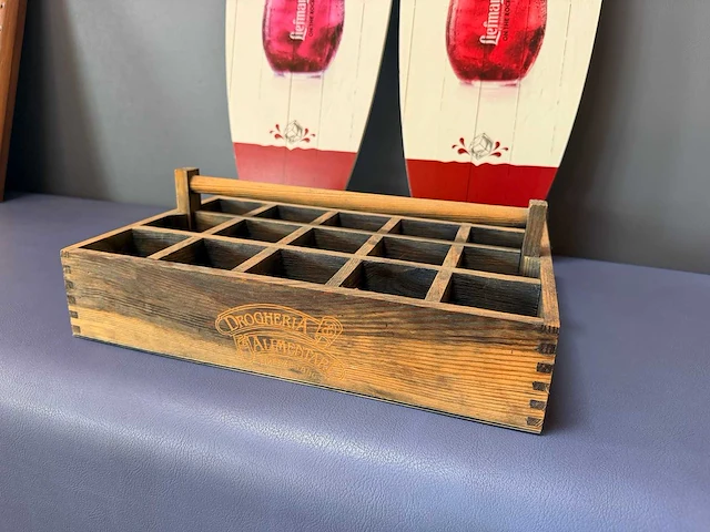 Decoratiemateriaal 2 houten surfplanken liefmans, 1 houten verdeelbak drogheria alimentari - afbeelding 5 van  6