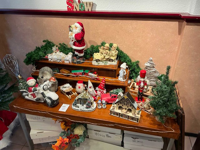 Decoratiemateriaal met displaytafel - afbeelding 4 van  10