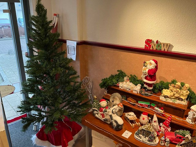 Decoratiemateriaal met displaytafel - afbeelding 7 van  10