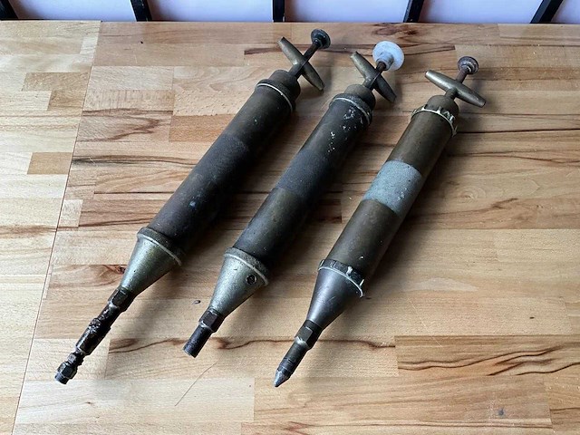 Decoratieve antieke vetspuit (3x) - afbeelding 1 van  4
