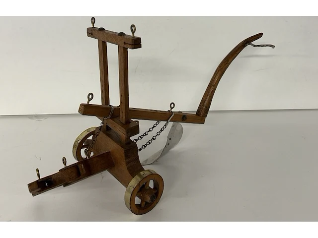 Decoratieve antieke/ambachtelijke miniatuur ploeg - afbeelding 9 van  9
