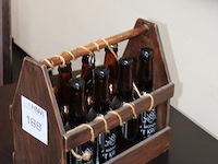 Decoratieve bierkrat. - afbeelding 2 van  2