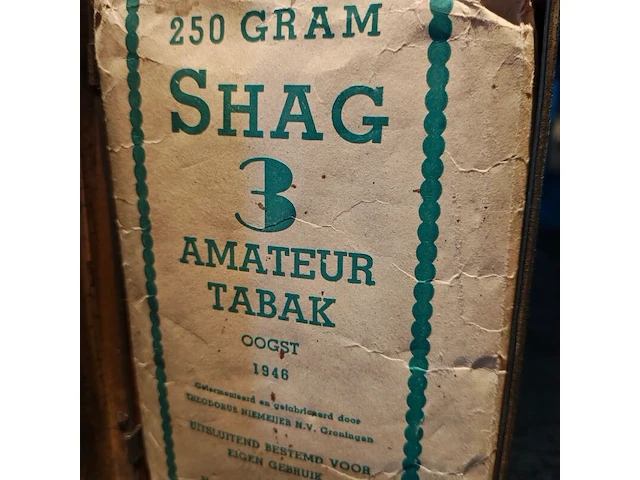 Decoratieve blikken met oude tabak - afbeelding 4 van  5