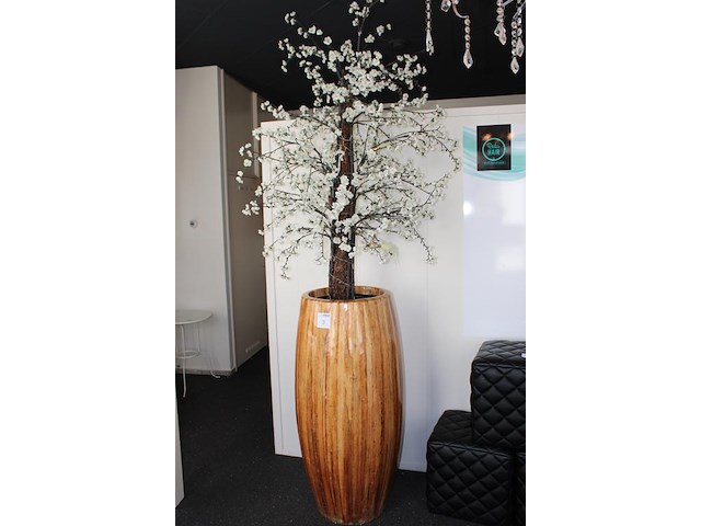 Decoratieve bloempot met kunstplant. hoogte pot 120 cm en totale hoogte circa 280 cm. - afbeelding 2 van  5