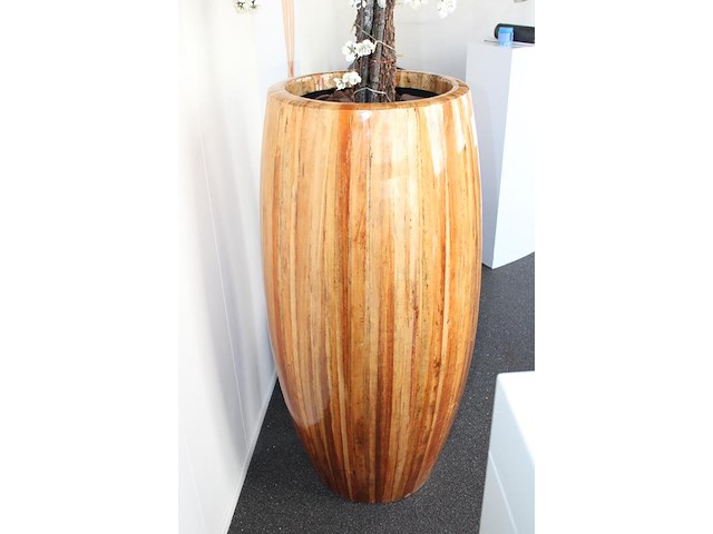 Decoratieve bloempot met kunstplant. hoogte pot 120 cm en totale hoogte circa 280 cm. - afbeelding 3 van  5