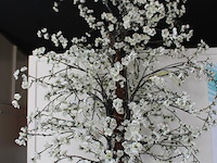Decoratieve bloempot met kunstplant. hoogte pot 120 cm en totale hoogte circa 280 cm. - afbeelding 4 van  5