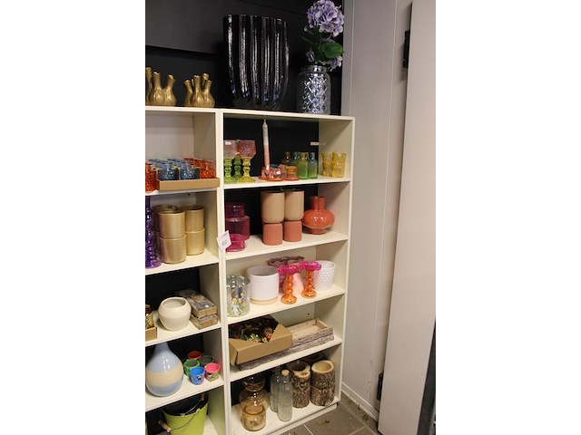Decoratieve etagere's. - afbeelding 3 van  3