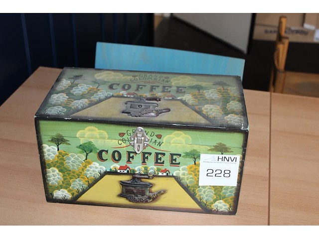 Decoratieve houten kist met afmeting 37 x 20 x 20 cm. - afbeelding 1 van  2