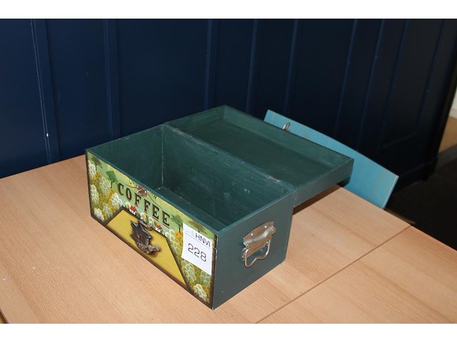 Decoratieve houten kist met afmeting 37 x 20 x 20 cm. - afbeelding 2 van  2