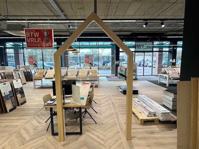 Decoratieve houten poort - afbeelding 1 van  4