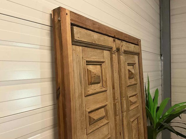 Decoratieve houten scheidingswand "deur" - afbeelding 10 van  10