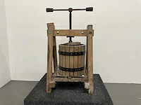Decoratieve houten wijnpers - afbeelding 3 van  5
