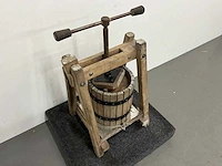 Decoratieve houten wijnpers - afbeelding 4 van  5