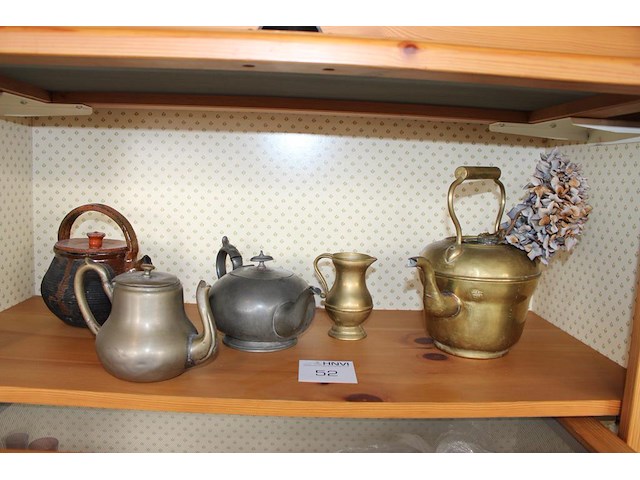 Decoratieve kannen w.o. koper en zink. - afbeelding 1 van  4