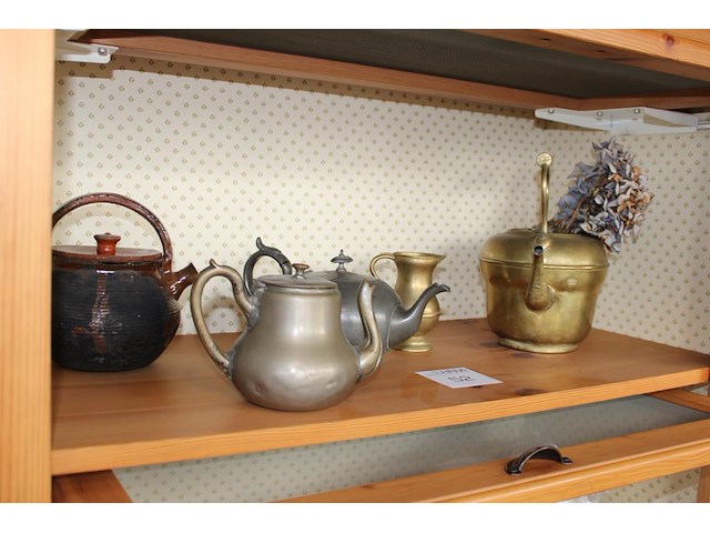 Decoratieve kannen w.o. koper en zink. - afbeelding 2 van  4