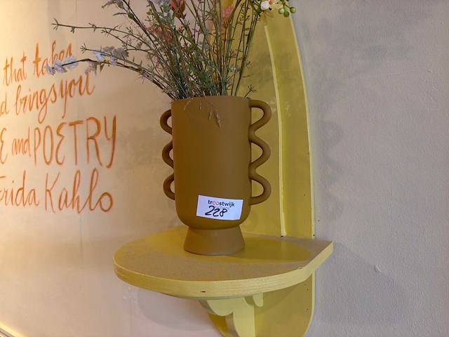 Decoratieve kunst bloemen in pot - afbeelding 1 van  1