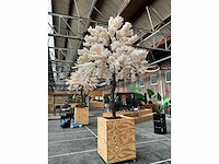 Decoratieve kunstboom | witte bloesem - in verrijdbare bak 430cm hoog - kamerplant