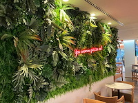 Decoratieve kunstplantenwand met neon - afbeelding 2 van  4