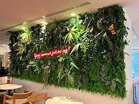 Decoratieve kunstplantenwand met neon - afbeelding 4 van  4