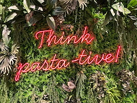 Decoratieve kunstplantenwand met neon - afbeelding 2 van  3