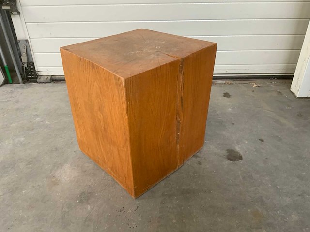 Decoratieve masief houten kubus - afbeelding 1 van  3