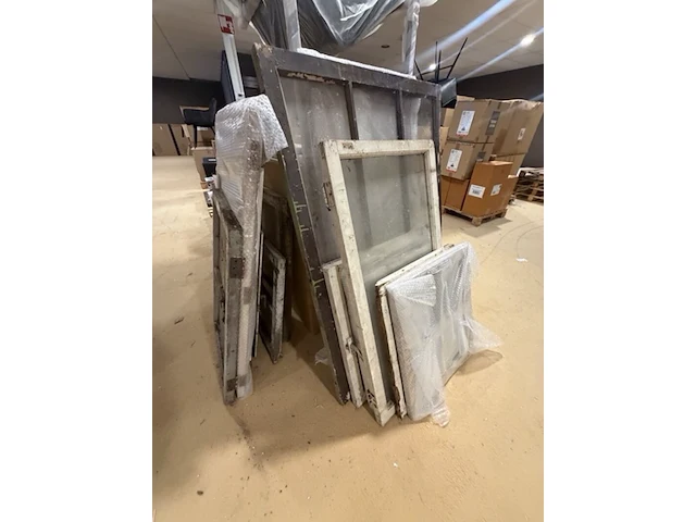 Decoratieve raampartijen, ca. 16 stuks - afbeelding 1 van  7