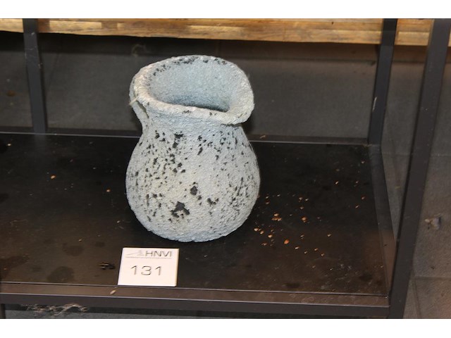 Decoratieve schenkkan hoogte 21 cm. - afbeelding 1 van  2