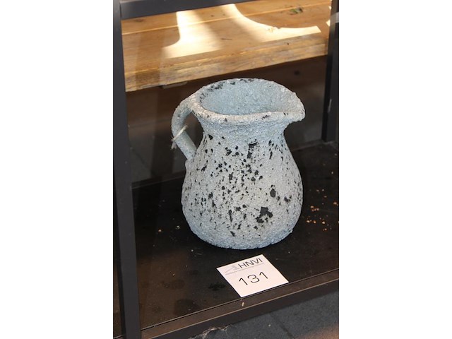 Decoratieve schenkkan hoogte 21 cm. - afbeelding 2 van  2