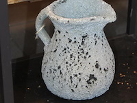 Decoratieve schenkkan hoogte 21 cm. - afbeelding 2 van  2