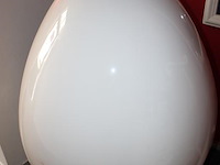 Decoratieve stoel in egg look. hoogte 135 cm en doorsnede circa 80 cm. - afbeelding 3 van  6