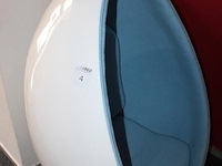 Decoratieve stoel in egg look. hoogte 135 cm en doorsnede circa 80 cm. - afbeelding 5 van  6