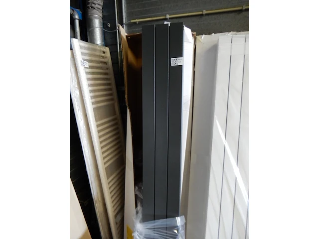Decorradiator, thermrad, alustyle, antraciet, 1833x240 - afbeelding 1 van  3