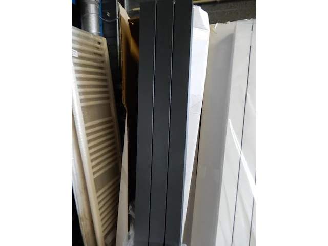 Decorradiator, thermrad, alustyle, antraciet, 1833x240 - afbeelding 1 van  3