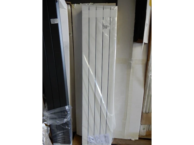 Decorradiator, thermrad, alustyle, wit, 1833x400 - afbeelding 1 van  3