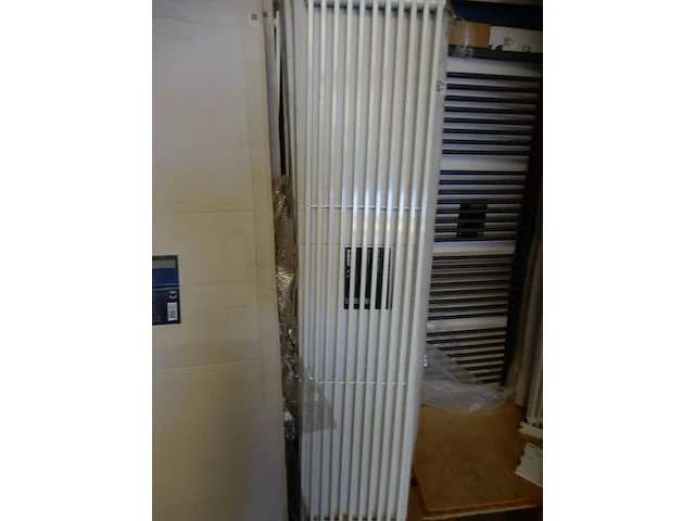 Decorradiator, wit, 1820x380 - afbeelding 1 van  4