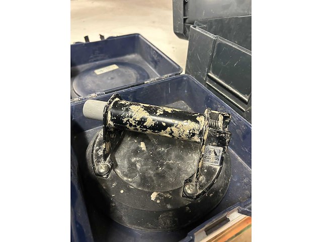 Decoupeerzaag, omvormer, vacuumheffer - afbeelding 9 van  9