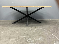 Deens ovaal eiken eetkamertafel 200x100x74 cm met onderstel spin - afbeelding 2 van  4