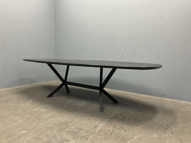 Deens ovaal eiken eetkamertafel zwart gelakt met onderstel - afbeelding 2 van  7