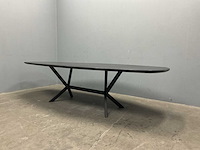 Deens ovaal eiken eetkamertafel zwart gelakt met onderstel - afbeelding 2 van  7