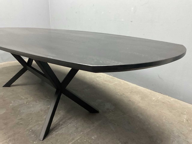 Deens ovaal eiken eetkamertafel zwart gelakt met onderstel - afbeelding 3 van  7