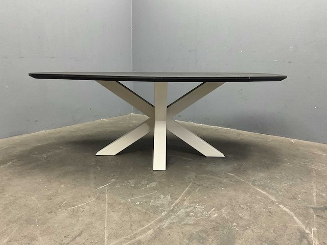 Deens ovaal eiken zwart gelakte eetkamertafel 220 cm met onderstel spin - afbeelding 2 van  4