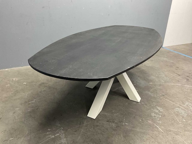 Deens ovaal eiken zwart gelakte eetkamertafel 220 cm met onderstel spin - afbeelding 4 van  4